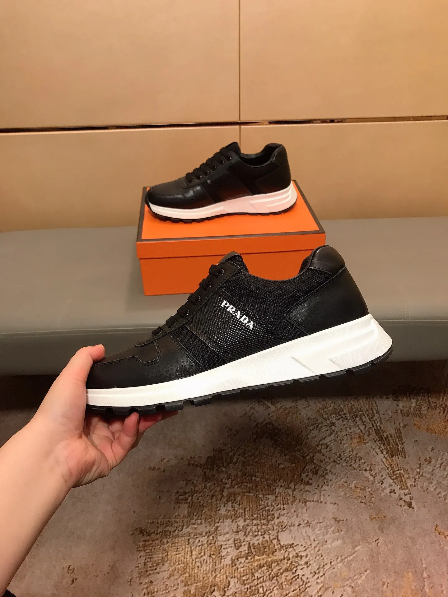 Ex-factory price 400 👟👟【PRADA】Prada's new men's fashion sports and casual shoes🇨🇳High-end boutique💯Exquisite details, uppers made of cowhide + breathable fabrics, pigskin lining🌶🌶Lightweight, wear-resistant and non-slip original outsole, comfortable to wear🎋Classic craftsmanship, fine workmanship, worth owning Code number: 38-44